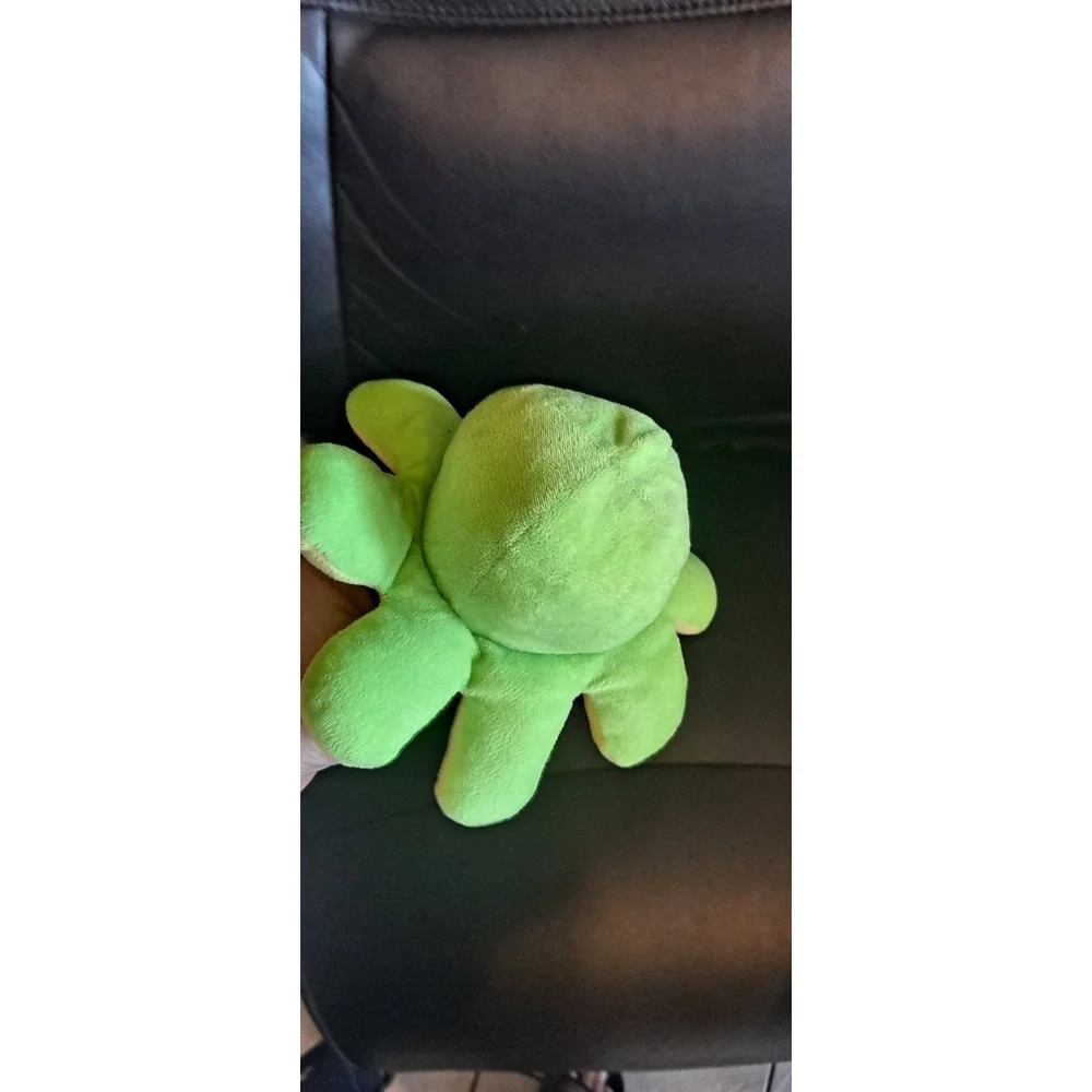 Moody Reversible Octopus Plushie‎ Green & Yellow